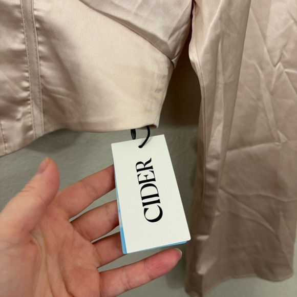 Cider XS Top Collar V-Neck Long Sleeve Wide Sleeve Zipper Back - Picture 2 of 10